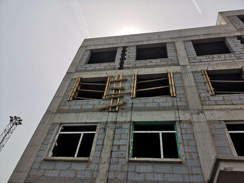 山西六建集团总承包公司中鼎物流园站区综合车间生产生活房屋工程